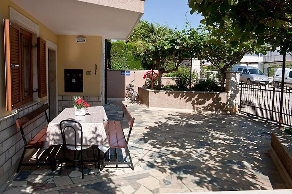 Apartments With A Parking Space Novigrad - 7108 Croatia