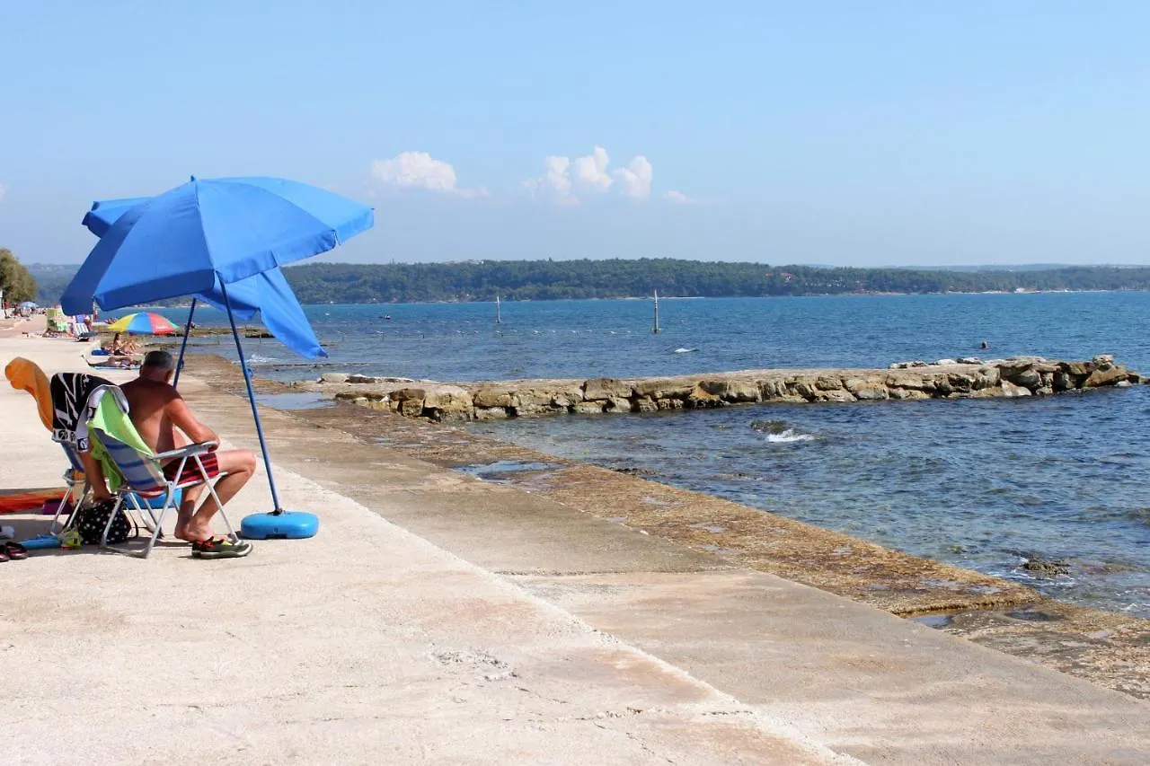 Apartments With A Parking Space Novigrad - 7108  Novigrad (Istria)