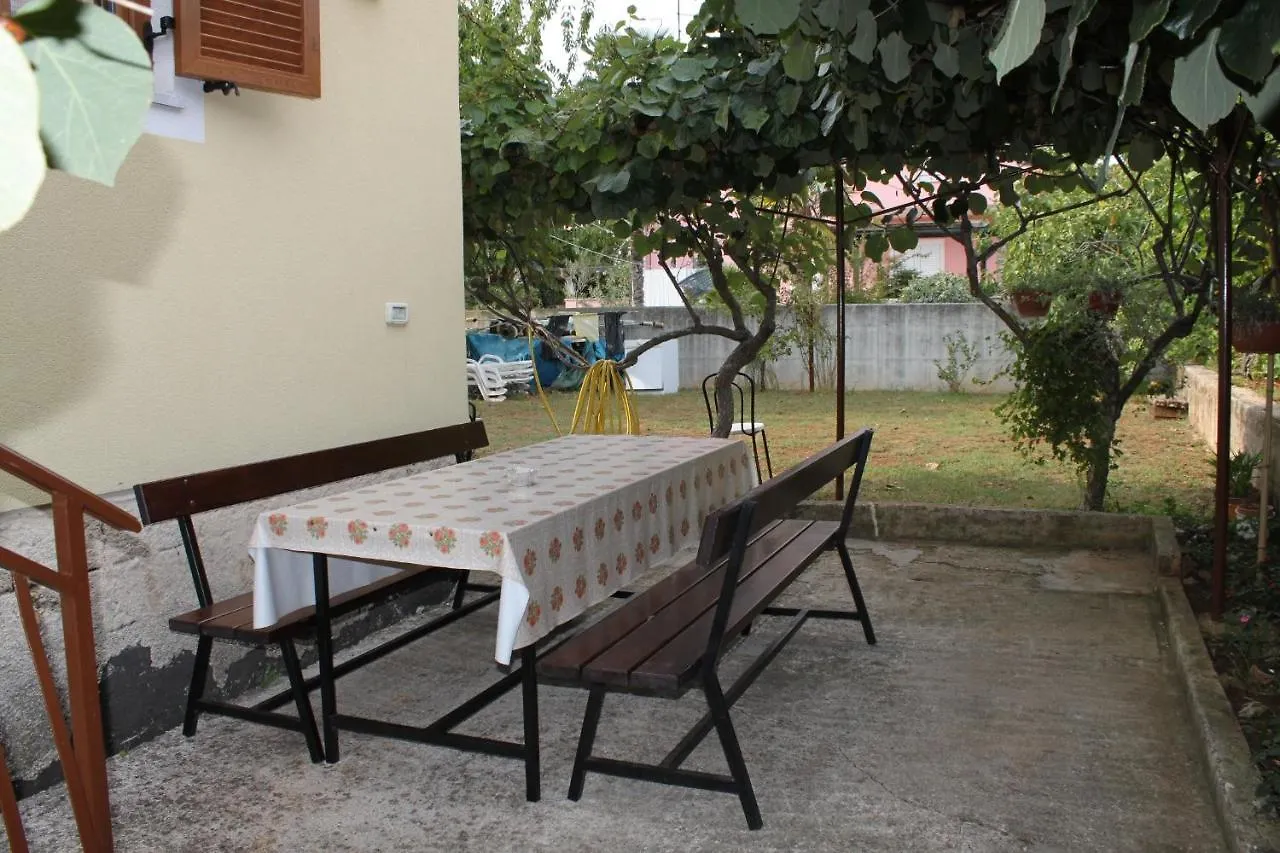 Apartments With A Parking Space Novigrad - 7108  Novigrad (Istria)