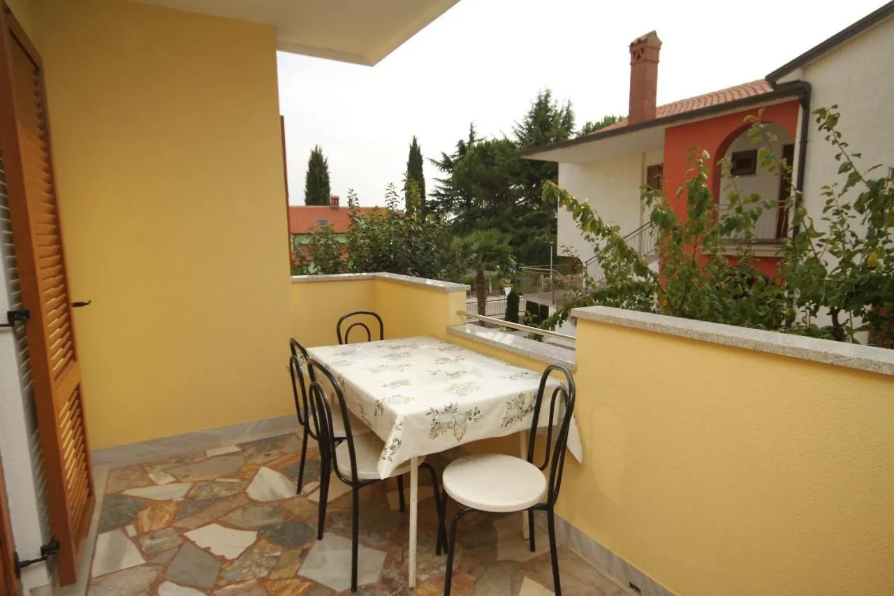 Apartments With A Parking Space Novigrad - 7108