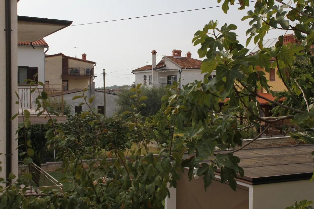 Apartments With A Parking Space Novigrad - 7108