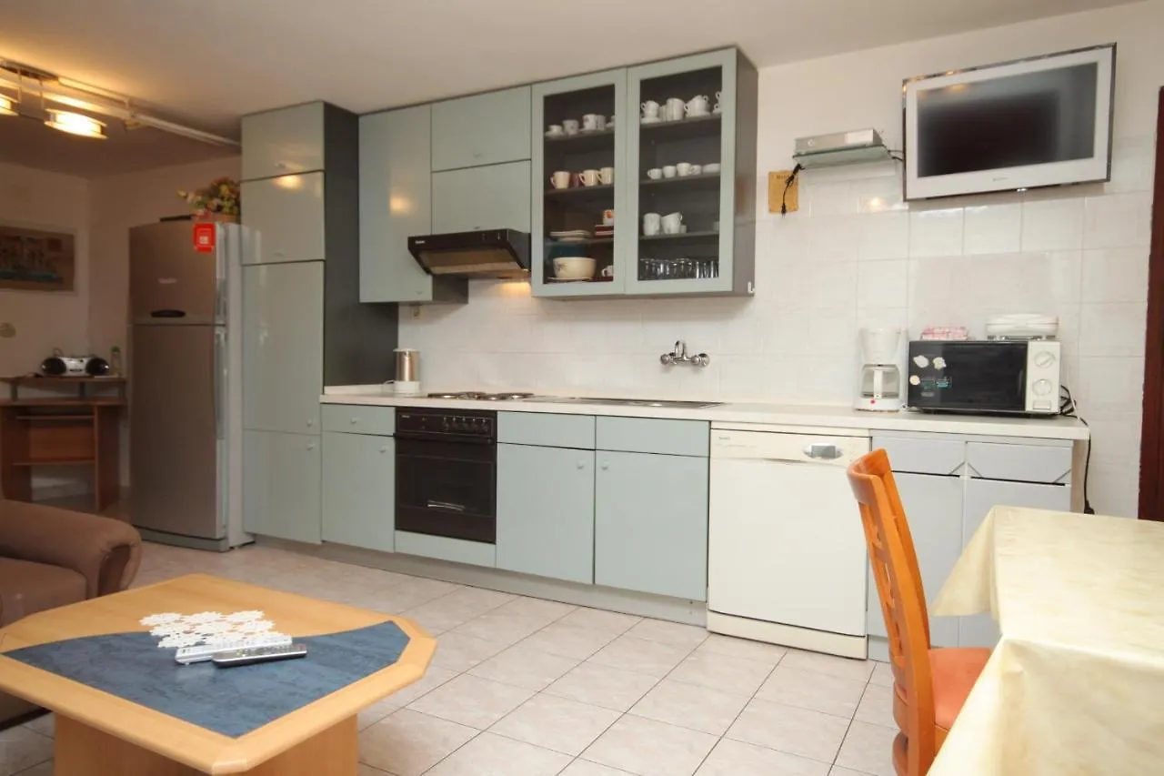 Apartments With A Parking Space Novigrad - 7108