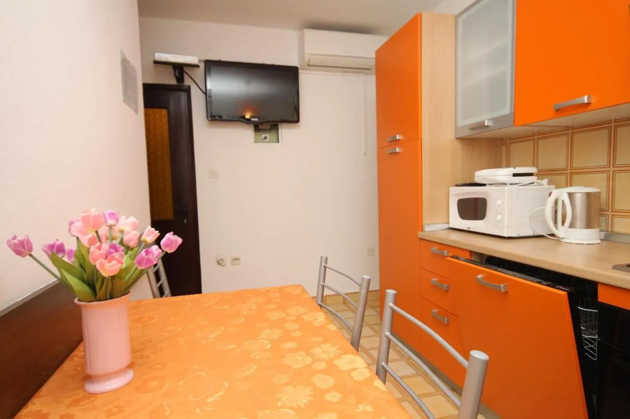Apartments With A Parking Space Novigrad - 7108