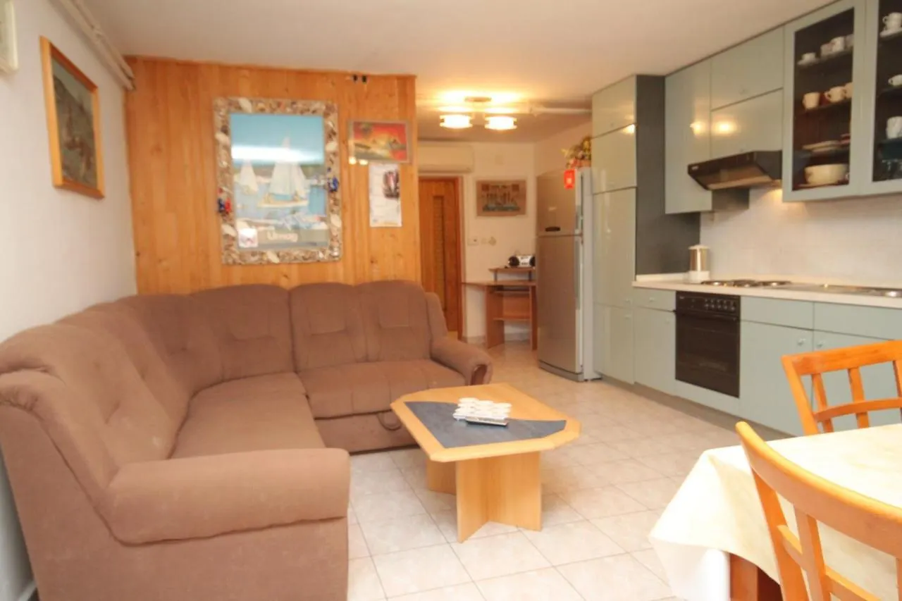 Apartments With A Parking Space Novigrad - 7108