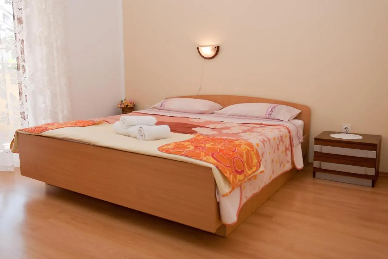 Apartments With A Parking Space Novigrad - 7108