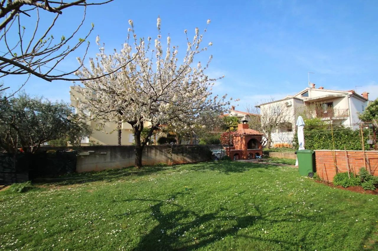Apartments With A Parking Space Novigrad - 7108 Croatia