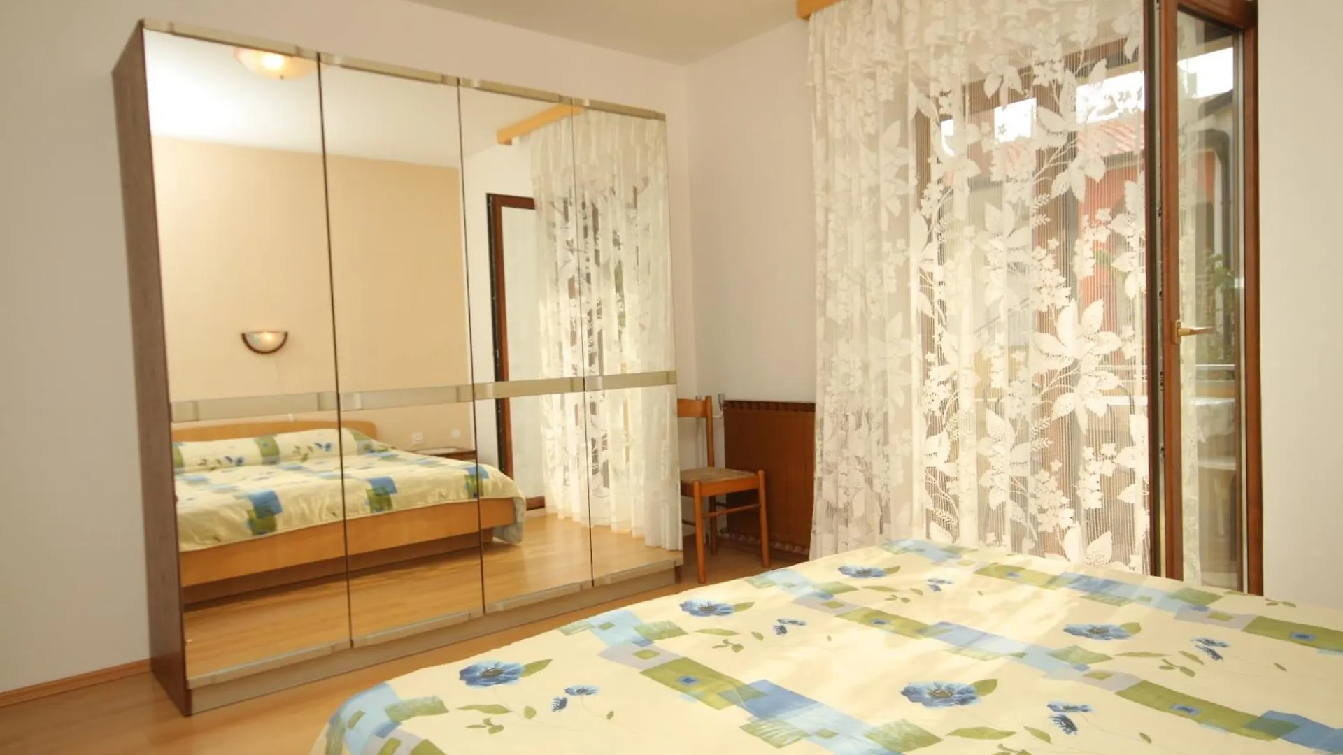 Apartments With A Parking Space Novigrad - 7108